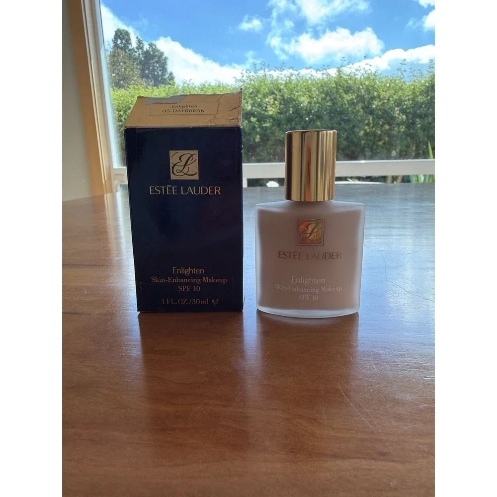 Estée Lauder Enlighten Skin-Enhancing Makeup SPF 10 Shade 05-Daybreak 1 fl. oz.